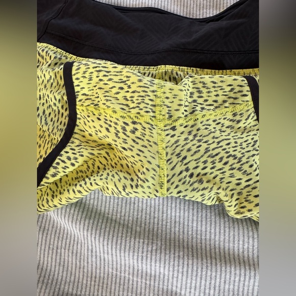 LULULEMON SIZE 10 SPEED SHORT/ Dottie dash yellow

Style W7A19S - Picture 4 of 11